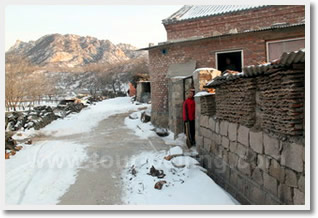 Two Village Hiking and Yinshan Pagoda Day Trip